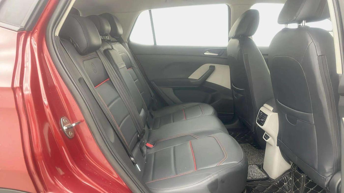 2022 Volkswagen TAIGUN HIGHLINE 1.0 TSI MT, Petrol, Manual, 23,144 km, Right Side Rear Door Cabin