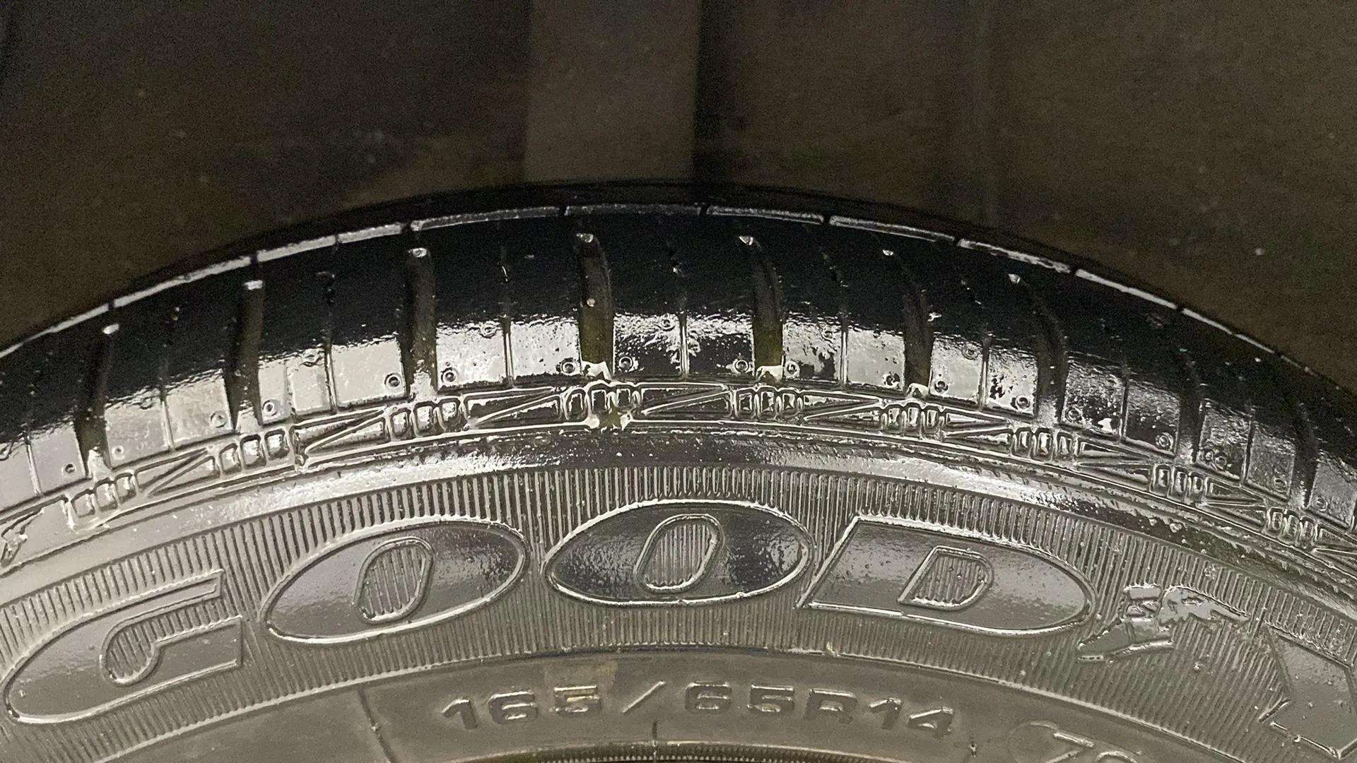 RHS-Rear-Tyre-Tread-19