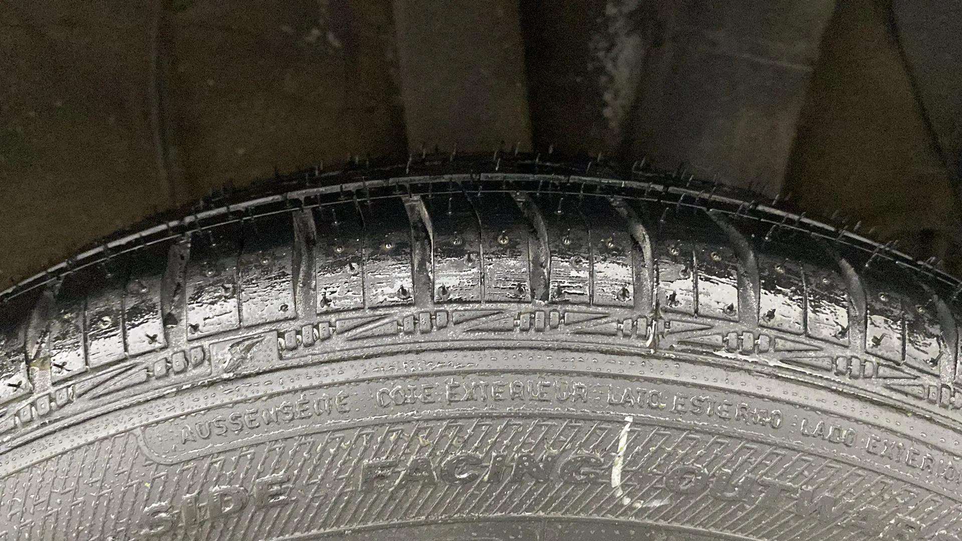 LHS-Rear-Tyre-Tread-21