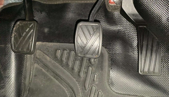 2023 Maruti BREZZA ZXI SMART HYBRID , Petrol, Manual, 39,331 km, Pedals