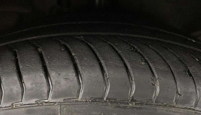 2019 Ford Ecosport TITANIUM + 1.5L DIESEL, Diesel, Manual, 1,00,532 km, Right Front Tyre Tread