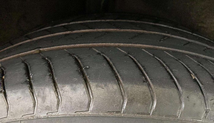 2019 Ford Ecosport TITANIUM + 1.5L DIESEL, Diesel, Manual, 1,00,532 km, Right Rear Tyre Tread