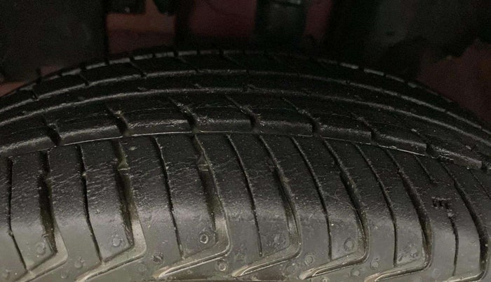 2019 Renault Kwid RXT 1.0 AMT (O), Petrol, Automatic, 10,253 km, Left Front Tyre Tread