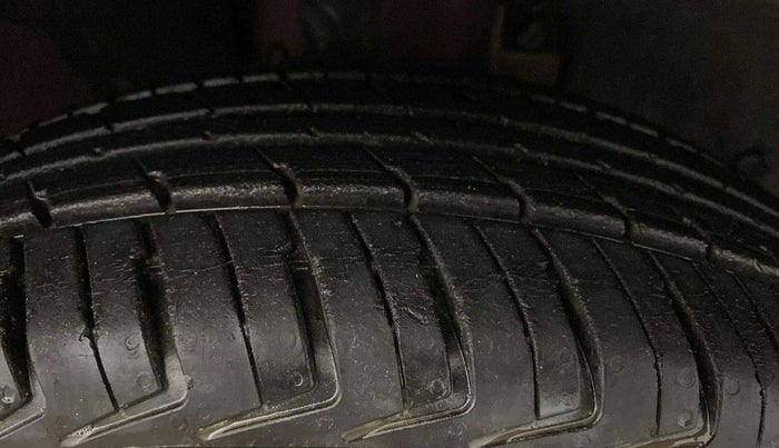 2019 Renault Kwid RXT 1.0 AMT (O), Petrol, Automatic, 10,253 km, Right Front Tyre Tread