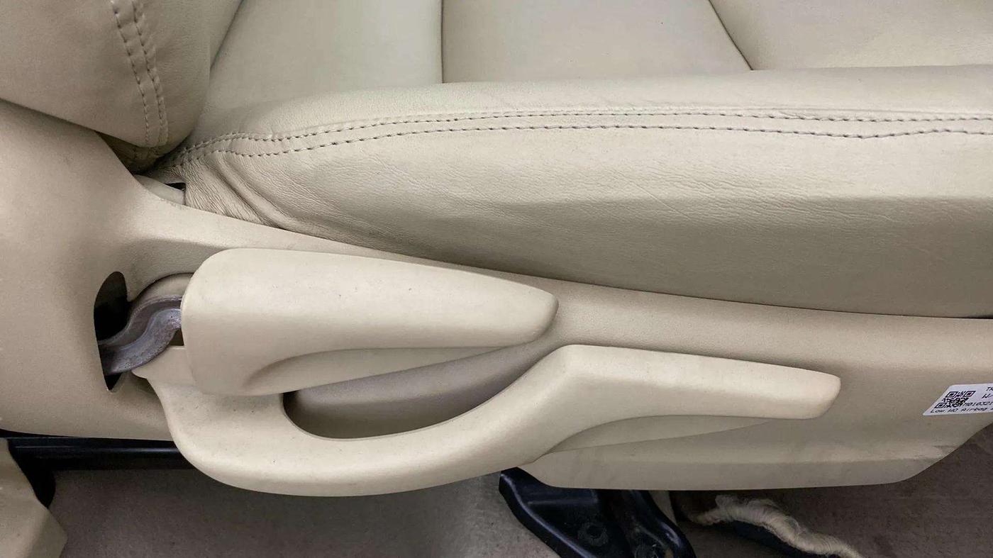 2021 Toyota YARIS J MT, Petrol, Manual, 3,965 km, Driver Side Adjustment Panel