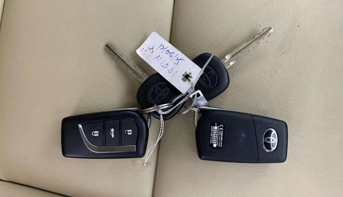 2021 Toyota YARIS J MT, Petrol, Manual, 3,965 km, Key Close Up