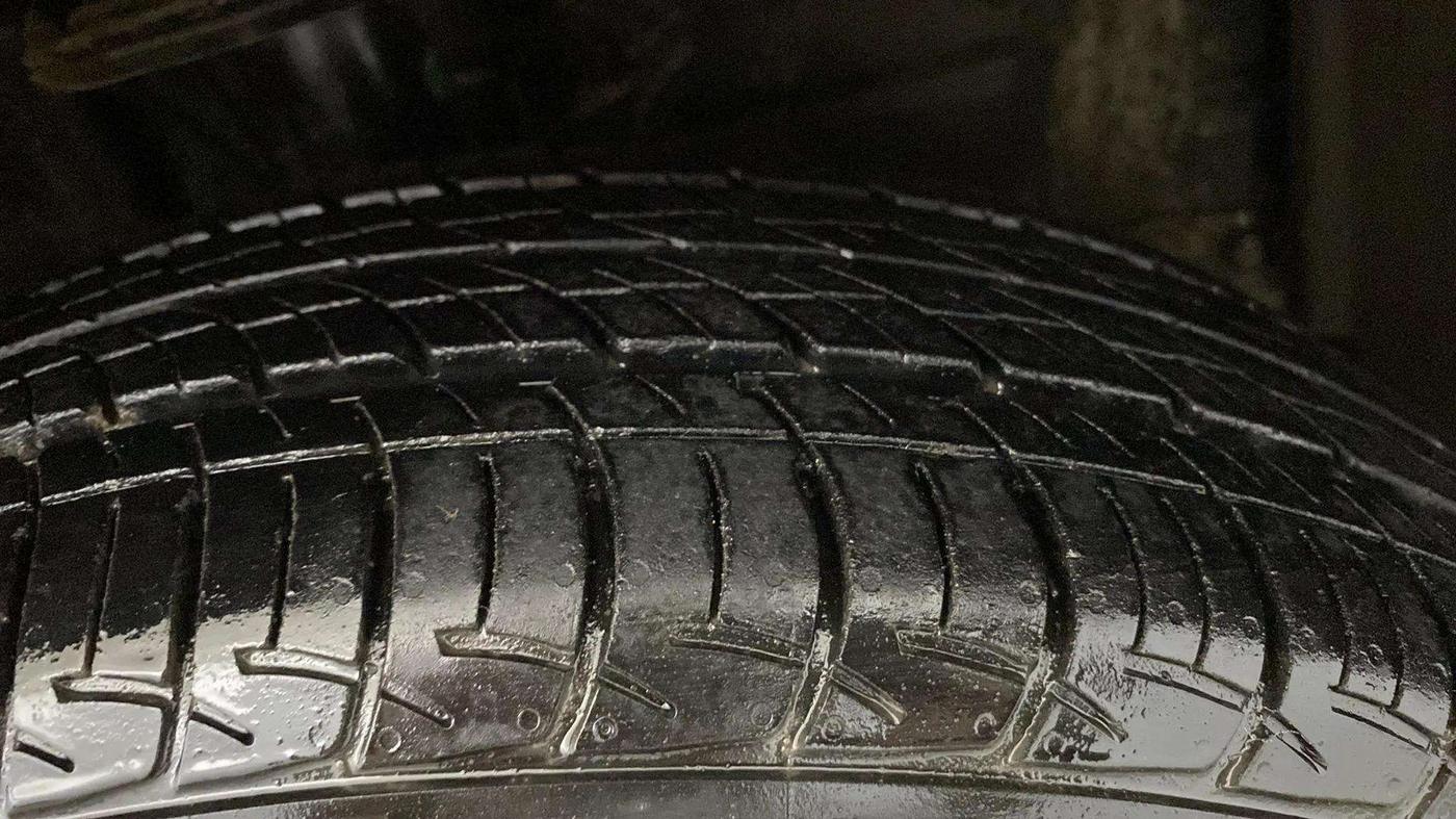 2021 Toyota YARIS J MT, Petrol, Manual, 3,965 km, Right Front Tyre Tread