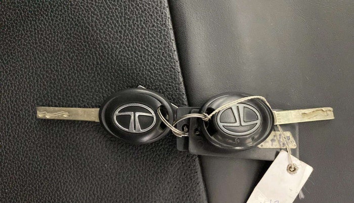2022 Tata TIGOR XM CNG, CNG, Manual, 54,720 km, Key Close Up