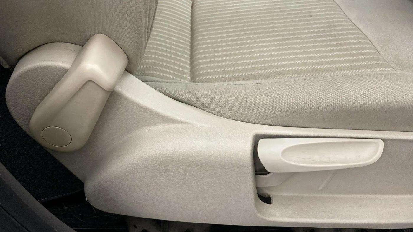 2014 Volkswagen Vento COMFORTLINE 1.6, Petrol, Manual, 92,721 km, Driver Side Adjustment Panel