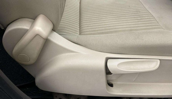 2014 Volkswagen Vento COMFORTLINE 1.6, Petrol, Manual, 92,714 km, Driver Side Adjustment Panel