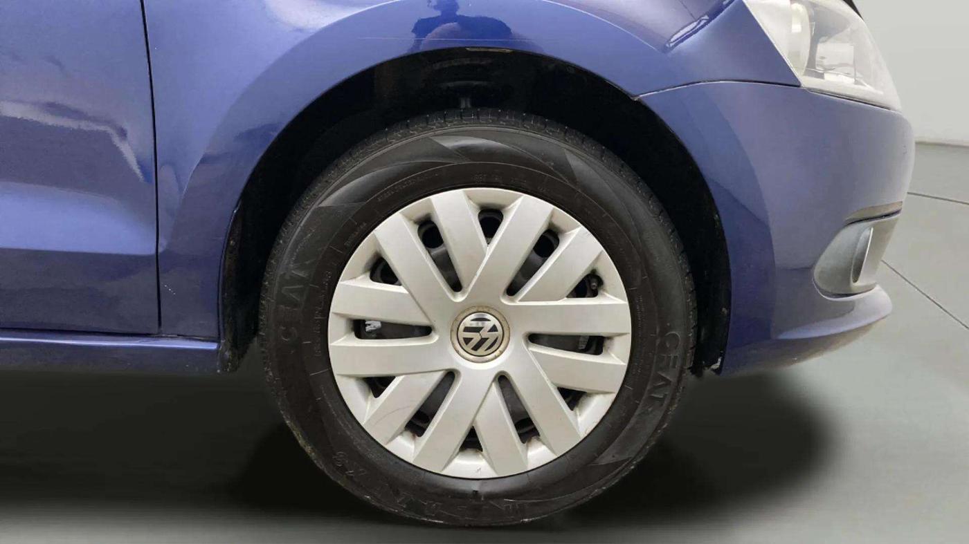 2014 Volkswagen Vento COMFORTLINE 1.6, Petrol, Manual, 92,721 km, Right Front Wheel