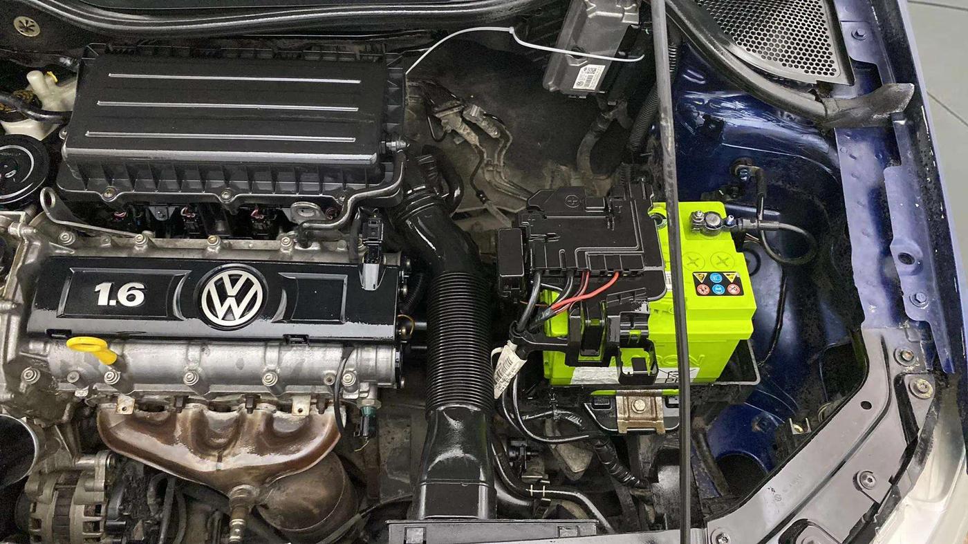 2014 Volkswagen Vento COMFORTLINE 1.6, Petrol, Manual, 92,721 km, Engine View - Left