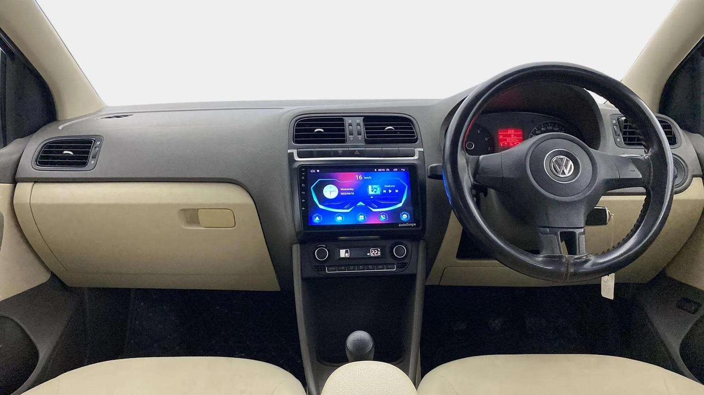 2014 Volkswagen Vento COMFORTLINE 1.6, Petrol, Manual, 92,721 km, Dashboard