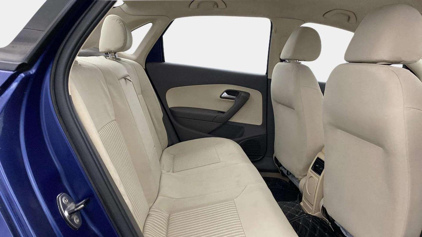 2014 Volkswagen Vento COMFORTLINE 1.6, Petrol, Manual, 92,721 km, Right Side Rear Door Cabin