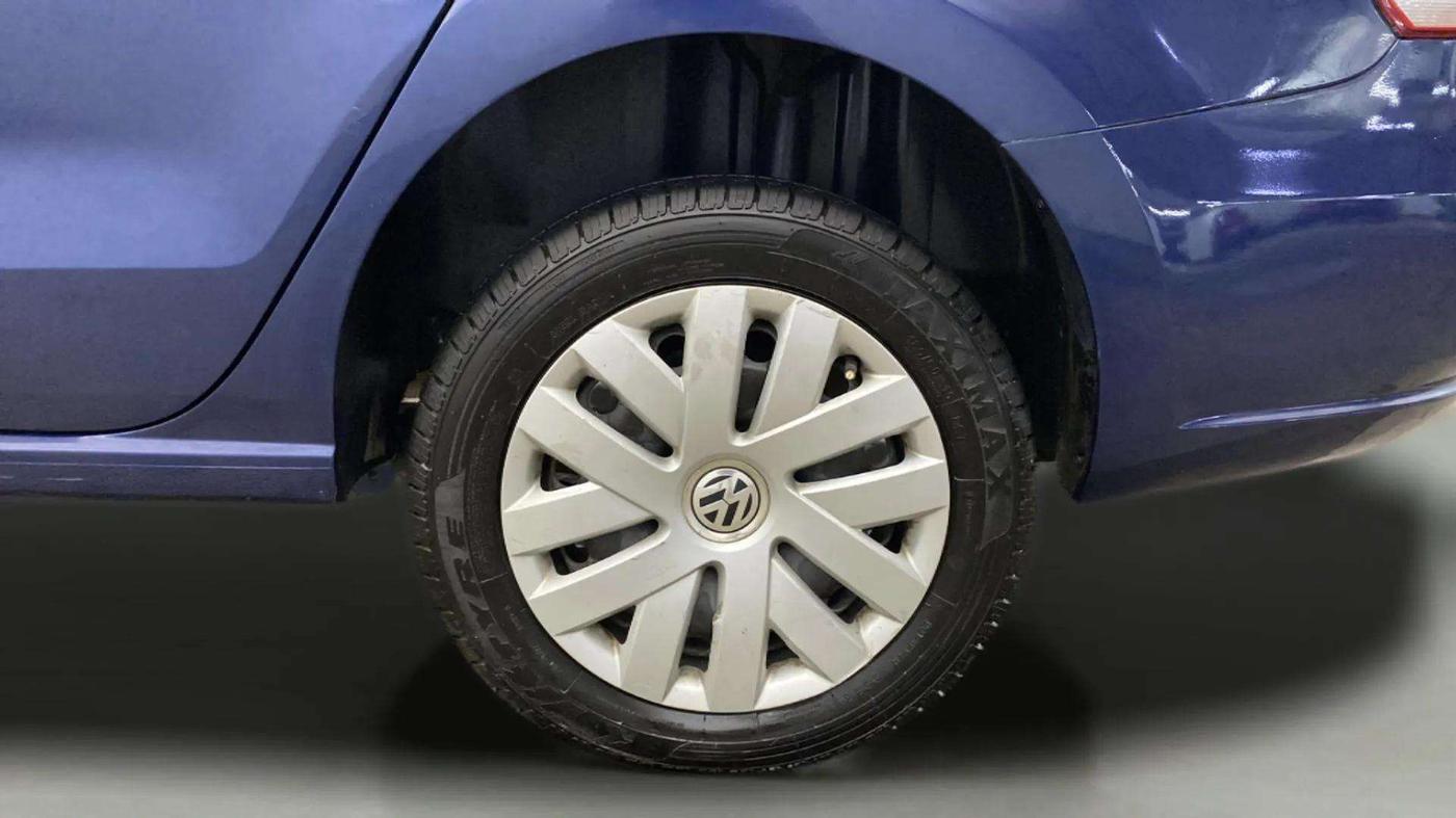 2014 Volkswagen Vento COMFORTLINE 1.6, Petrol, Manual, 92,721 km, Left Rear Wheel
