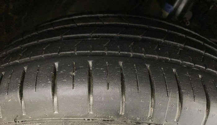 2021 Maruti Baleno ZETA PETROL 1.2, Petrol, Manual, 11,961 km, Right Front Tyre Tread