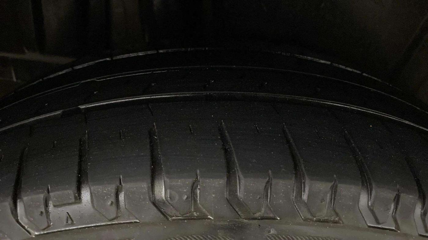 2021 Maruti XL6 ZETA MT, Petrol, Manual, 28,566 km, Right Rear Tyre Tread