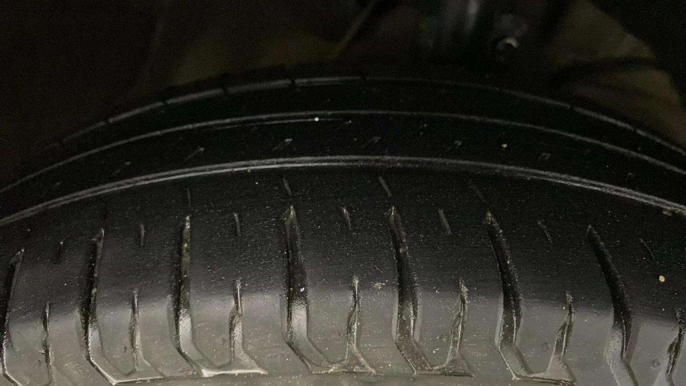 2021 Maruti XL6 ZETA MT, Petrol, Manual, 28,566 km, Right Front Tyre Tread