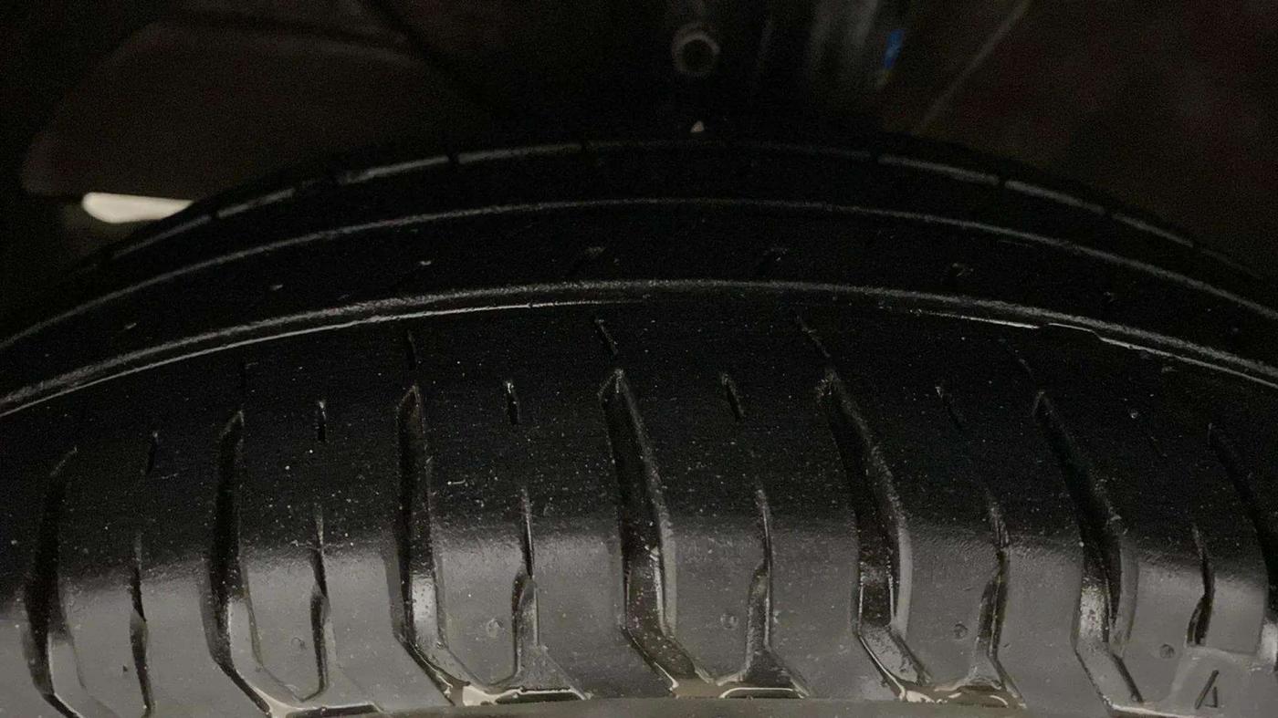 2021 Maruti XL6 ZETA MT, Petrol, Manual, 28,566 km, Left Front Tyre Tread
