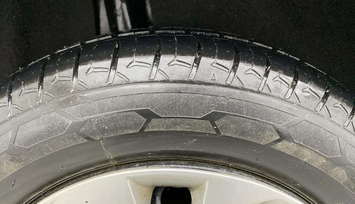 2017 Maruti Baleno DELTA PETROL 1.2, Petrol, Manual, 66,360 km, Right Rear Tyre Tread