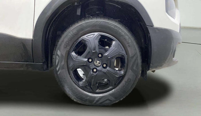 2022 Tata PUNCH ACCOMPLISHED MT, Petrol, Manual, 11,399 km, Right Front Wheel