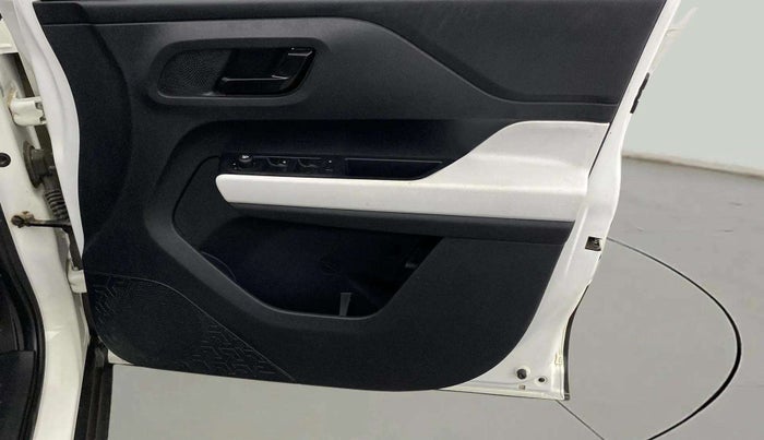 2022 Tata PUNCH ACCOMPLISHED MT, Petrol, Manual, 11,399 km, Driver Side Door Panels Control
