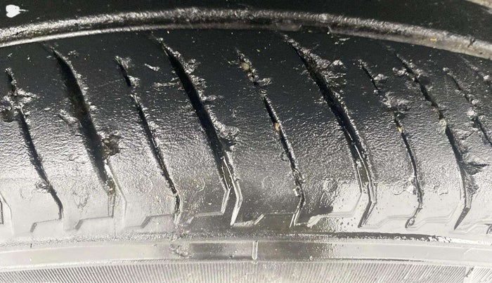 2022 Renault Kiger RXZ TURBO CVT, Petrol, Automatic, 28,339 km, Left Front Tyre Tread