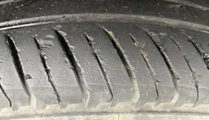 2022 Renault Kiger RXZ TURBO CVT, Petrol, Automatic, 28,339 km, Right Front Tyre Tread