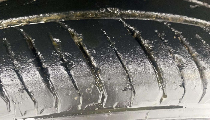 2022 Renault Kiger RXZ TURBO CVT, Petrol, Automatic, 28,339 km, Left Rear Tyre Tread