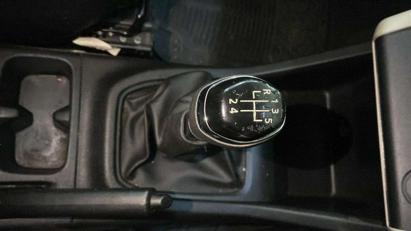 2022 Renault TRIBER RXT, Petrol, Manual, 13,531 km, Gear Lever