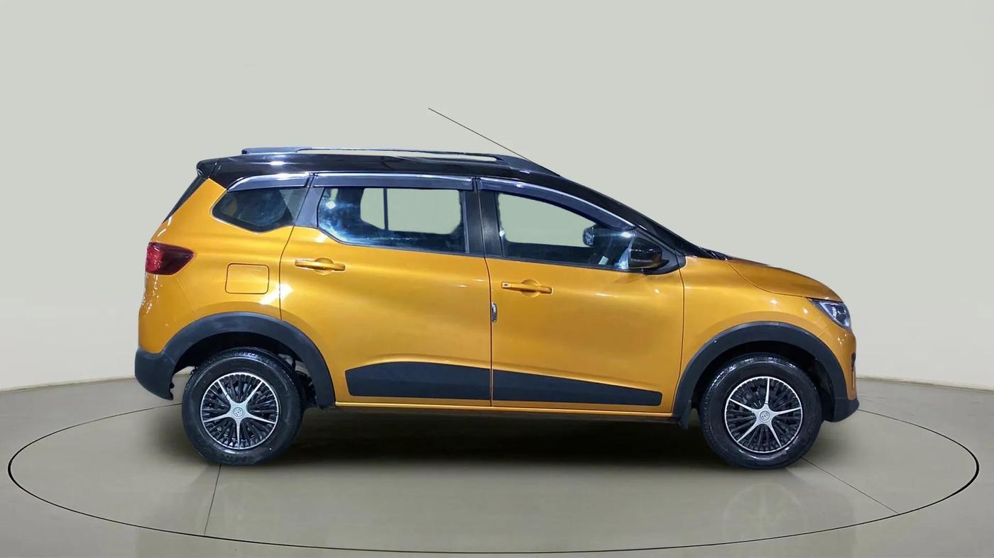 2022 Renault TRIBER RXT, Petrol, Manual, 13,531 km, Right Side View