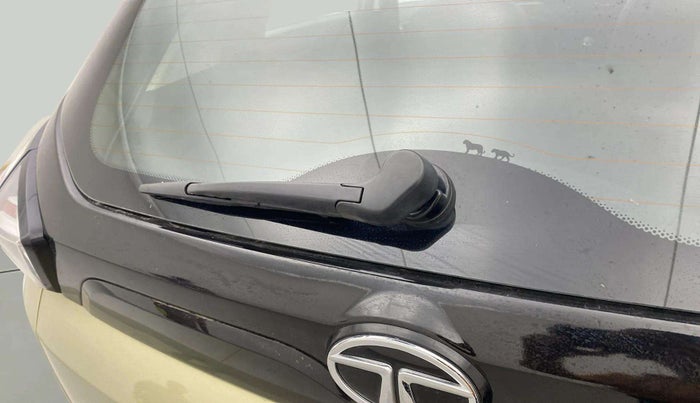 2023 Tata NEXON XZA PLUS LUX SUNROOF KAZIRANGA PETROL, Petrol, Automatic, 21,820 km, Rear Wiper