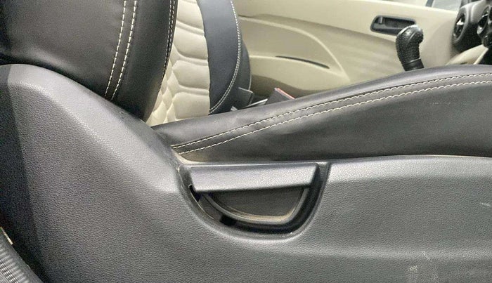 2022 Hyundai NEW SANTRO SPORTZ MT, Petrol, Manual, 22,792 km, Driver Side Adjustment Panel