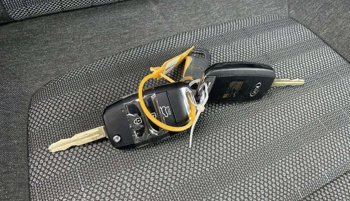 2020 KIA SONET HTK PLUS 1.5, Diesel, Manual, 10,751 km, Key Close Up