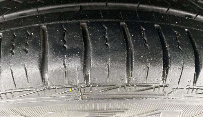 2016 Hyundai Grand i10 SPORTZ 1.2 KAPPA VTVT, Petrol, Manual, 52,449 km, Right Front Tyre Tread