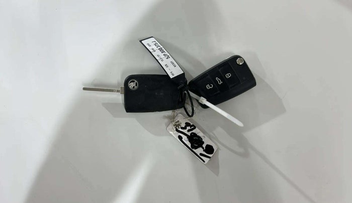 2022 Skoda SLAVIA AMBITION 1.0L TSI MT, Petrol, Manual, 40,975 km, Key Close Up
