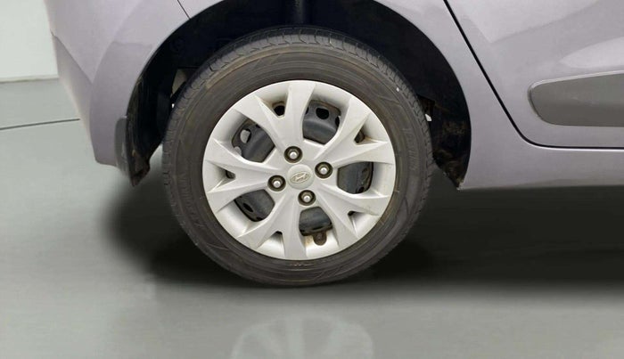 2015 Hyundai Grand i10 SPORTZ 1.2 KAPPA VTVT, Petrol, Manual, 1,02,267 km, Right Rear Wheel