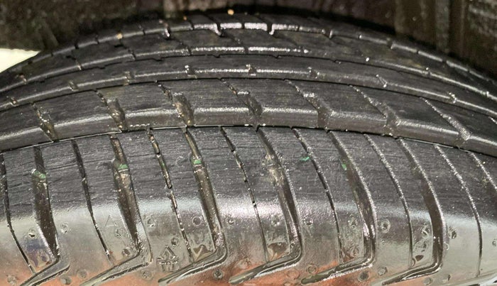 2016 Renault Kwid RXL, Petrol, Manual, 18,952 km, Right Rear Tyre Tread