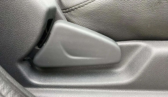 2016 Renault Kwid RXL, Petrol, Manual, 18,952 km, Driver Side Adjustment Panel