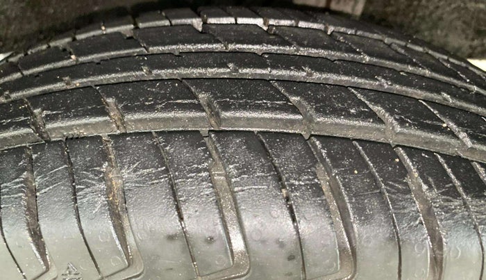 2016 Renault Kwid RXL, Petrol, Manual, 18,952 km, Left Rear Tyre Tread