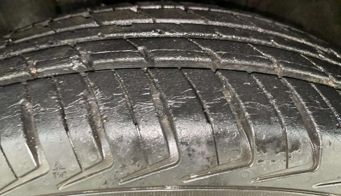 2016 Renault Kwid RXL, Petrol, Manual, 18,952 km, Left Front Tyre Tread