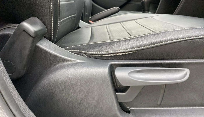 2018 Volkswagen Polo COMFORTLINE 1.0L MPI, Petrol, Manual, 75,008 km, Driver Side Adjustment Panel