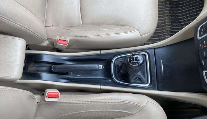 2018 Maruti Ciaz ALPHA DIESEL 1.3, Diesel, Manual, 30,483 km, Gear Lever