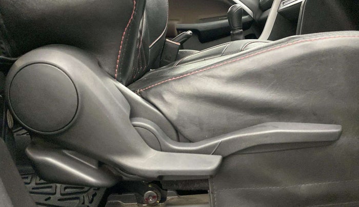 2022 Maruti BREZZA ZXI + SMART HYBRID, Petrol, Manual, 32,821 km, Driver Side Adjustment Panel
