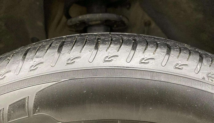 2022 Maruti BREZZA ZXI + SMART HYBRID, Petrol, Manual, 32,821 km, Right Front Tyre Tread
