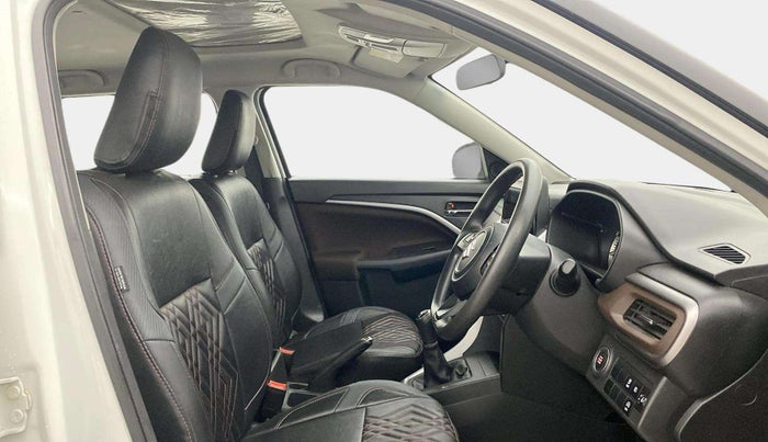 2022 Maruti BREZZA ZXI + SMART HYBRID, Petrol, Manual, 32,821 km, Right Side Front Door Cabin