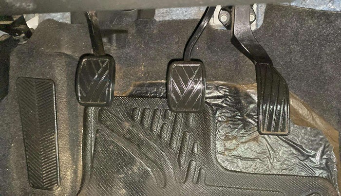 2022 Maruti BREZZA ZXI + SMART HYBRID, Petrol, Manual, 32,821 km, Pedals