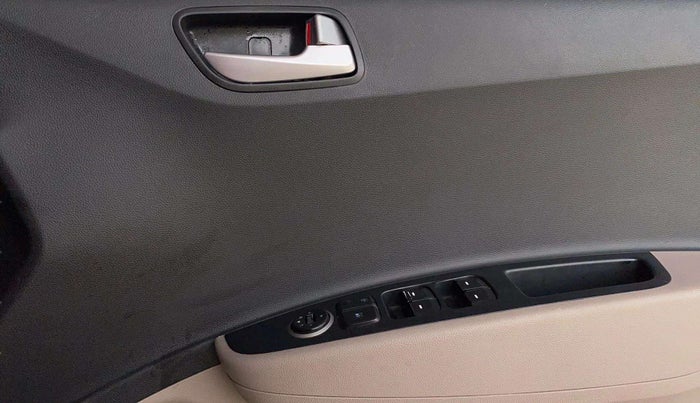 2018 Hyundai Grand i10 SPORTZ 1.2 KAPPA VTVT, Petrol, Manual, 71,436 km, Driver Side Door Panels Control