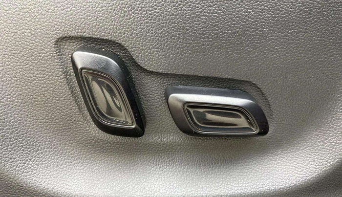 2022 MG ASTOR SAVVY 1.5 CVT S RED, Petrol, Automatic, 35,091 km, Driver Side Adjustment Panel