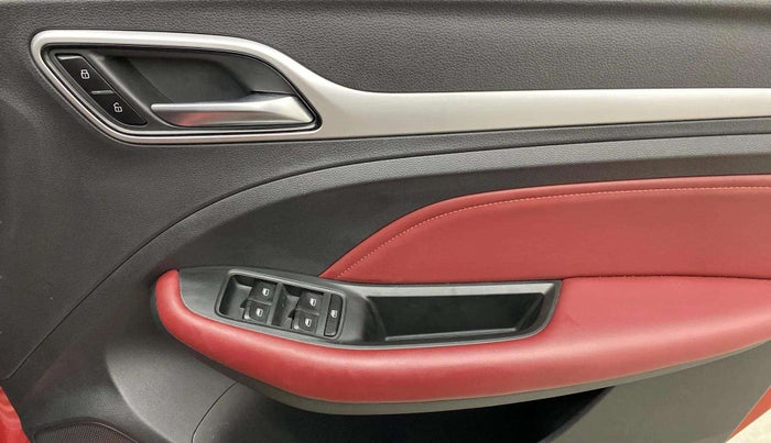 2022 MG ASTOR SAVVY 1.5 CVT S RED, Petrol, Automatic, 35,091 km, Driver Side Door Panels Control